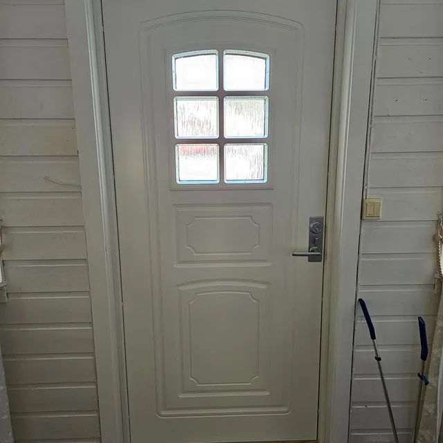 utskiftning av veranda og en gavlvegg med ny utgangsdør og og balkongdør